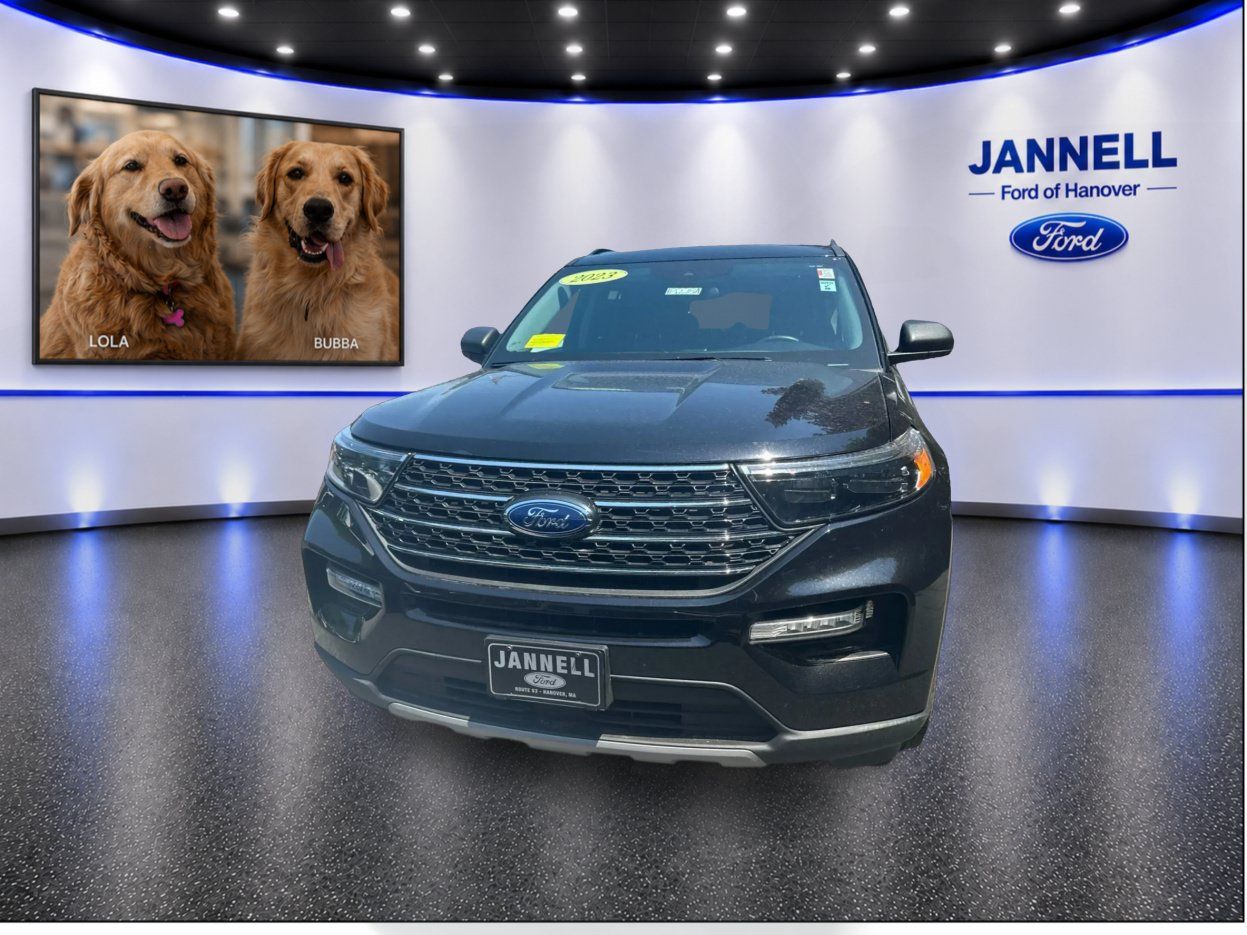 Used 2023 Ford Explorer XLT w/ Equipment Group 202A AWD/4WD image 2