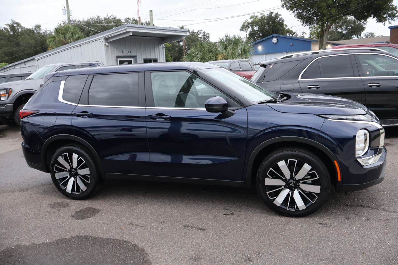 Used 2025 Mitsubishi Outlander SE FWD image 4