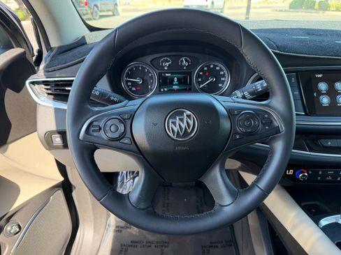 Used 2018 Buick Enclave Essence AWD/4WD image 17