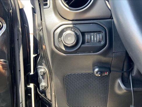 Used 2019 Jeep Wrangler Unlimited Sport S AWD/4WD image 35