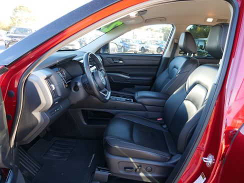 Used 2023 Nissan Pathfinder SL w/ Lighting Package (N92) image 17