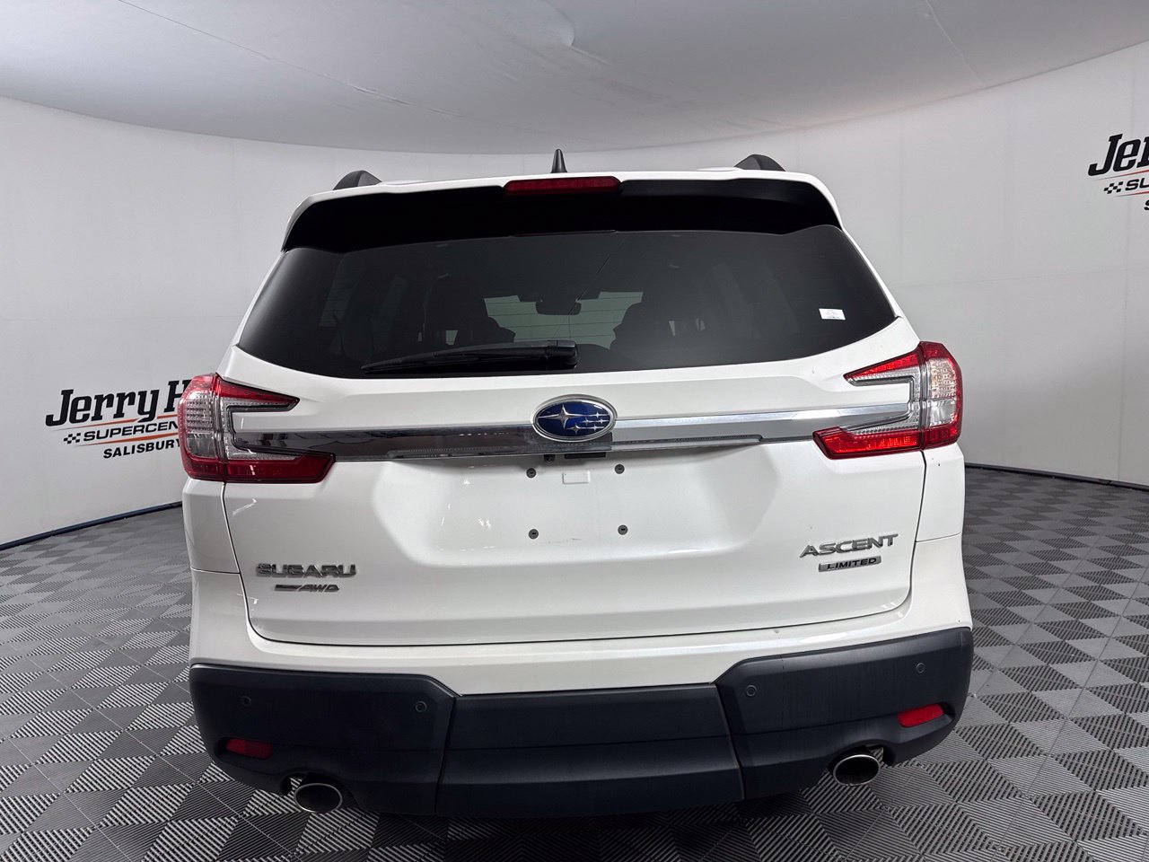 Used 2024 Subaru Ascent Limited w/ Technology Package AWD/4WD image 7