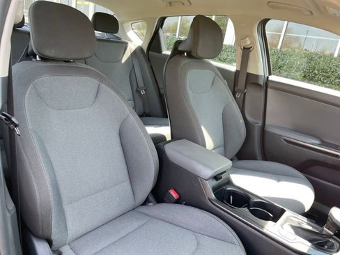 Used 2025 Kia K4 LXS image 35