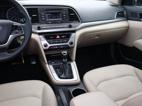 Used 2018 Hyundai Elantra SE image 10