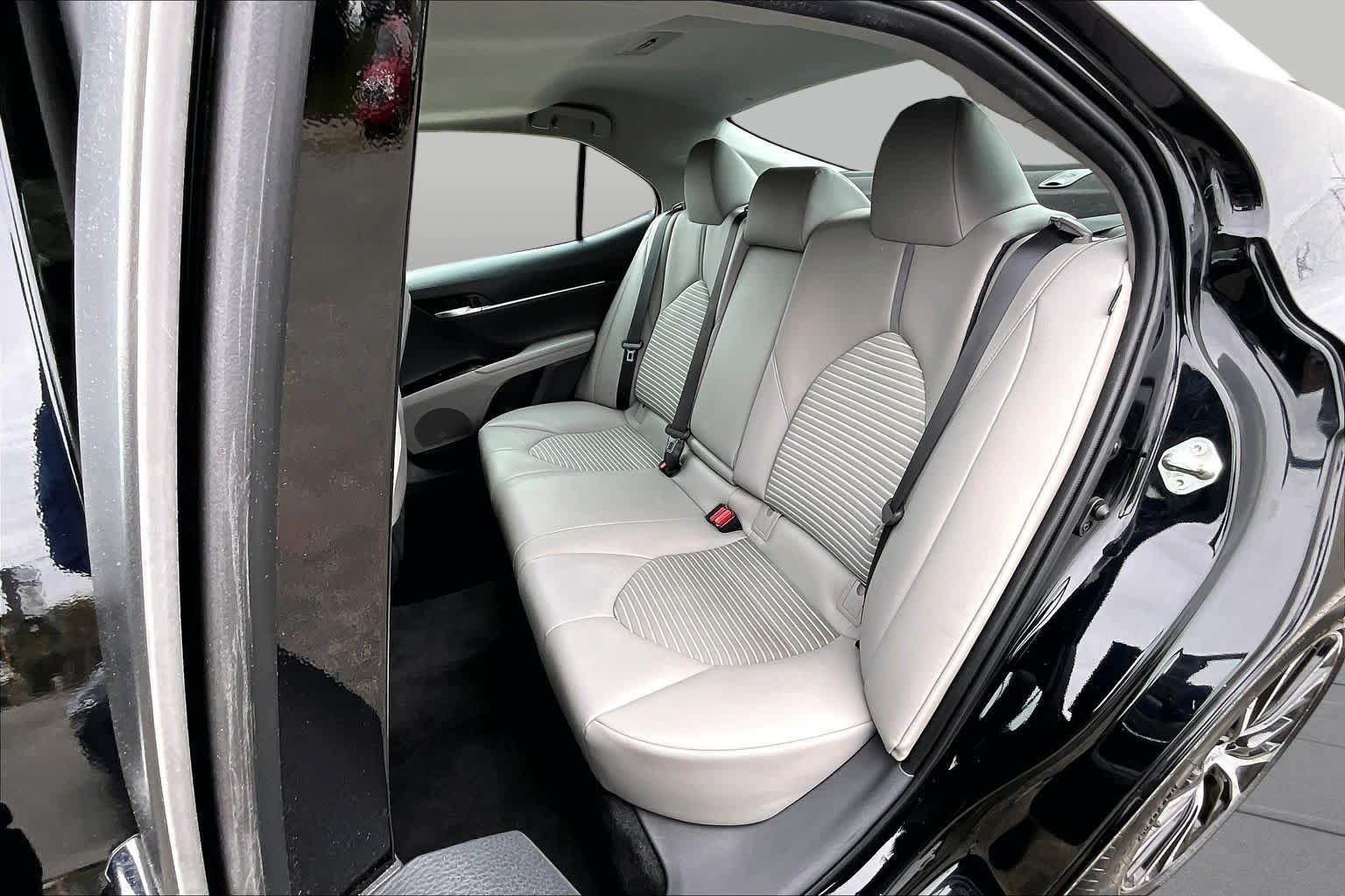 Used 2020 Toyota Camry SE w/ Convenience Package FWD image 20