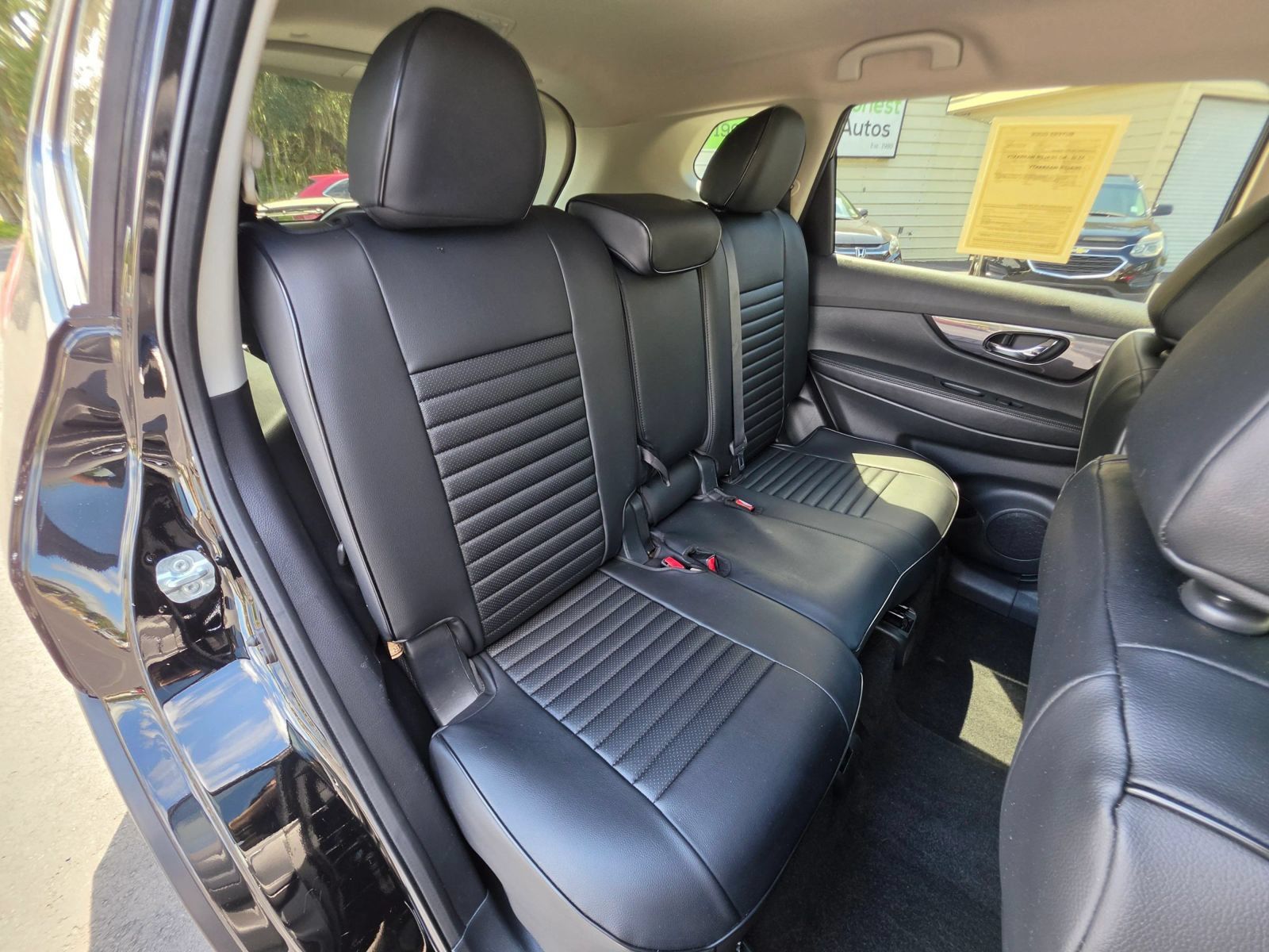 Used 2018 Nissan Rogue SV AWD/4WD image 17