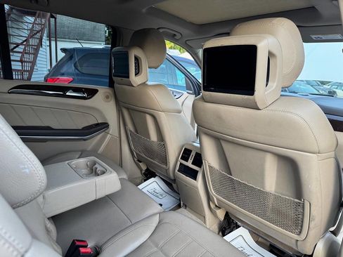 Used 2014 Mercedes-Benz GL 450 4MATIC w/ Lighting Package image 34