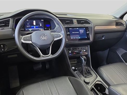 Used 2022 Volkswagen Tiguan SE image 17