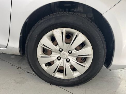 Used 2012 Toyota Yaris LE FWD image 17