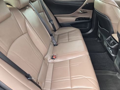 Used 2023 Lexus ES 350 Ultra Luxury image 10