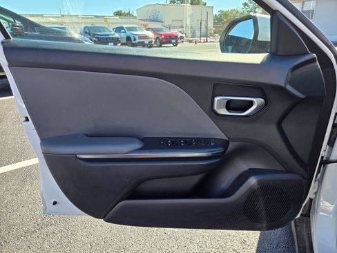 Used 2025 Kia K4 LXS image 13