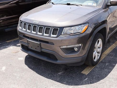 Used 2018 Jeep Compass Latitude w/ Popular Equipment Group AWD/4WD image 5