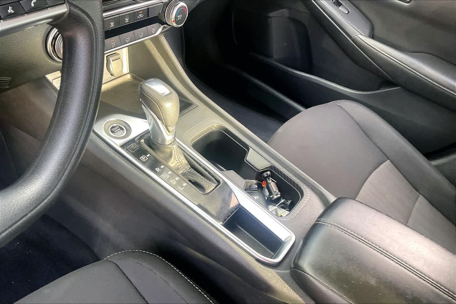Used 2024 Nissan Sentra SV FWD image 16