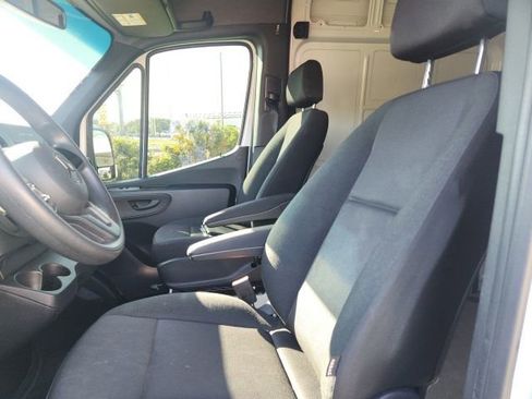 Used 2024 Mercedes-Benz Sprinter 2500 image 17