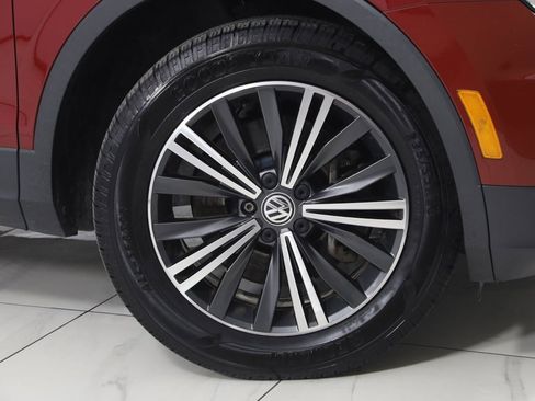 Used 2018 Volkswagen Tiguan SEL w/ 3rd Row Seat Package image 16