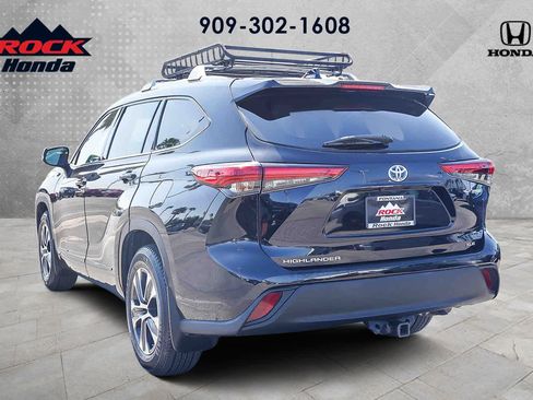 Used 2021 Toyota Highlander XLE image 6