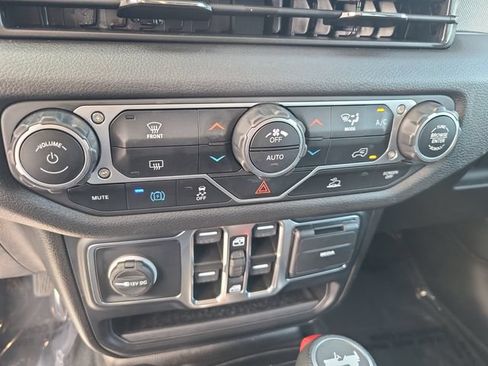 Used 2024 Jeep Wrangler Unlimited AWD/4WD image 29