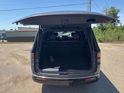 Used 2024 Jeep Wagoneer L Series II w/ Flexible Seating Group AWD/4WD image 10
