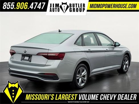 Used 2024 Volkswagen Jetta SE image 8