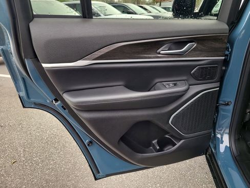 New 2026 Jeep Grand Cherokee Limited AWD/4WD image 11