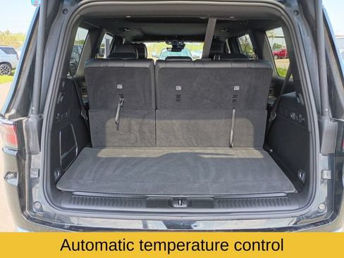Used 2023 Jeep Wagoneer 4WD w/ Premium Group I image 23