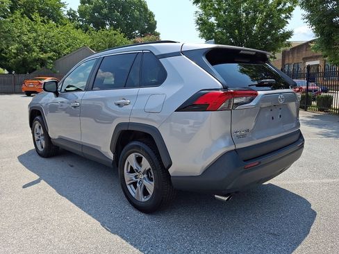 Used 2022 Toyota RAV4 XLE AWD/4WD image 4