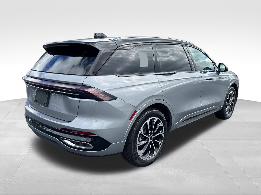 Used 2025 Lincoln Nautilus Reserve AWD/4WD image 5