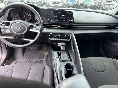 Used 2022 Hyundai Elantra SEL FWD image 17