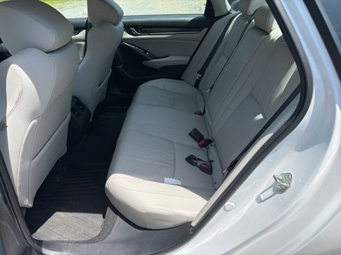 Used 2018 Honda Accord Touring image 14