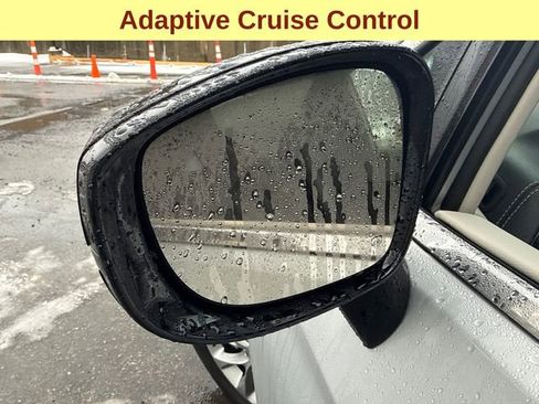 Used 2024 Chrysler Pacifica Touring-L image 8