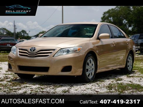 Used 2010 Toyota Camry LE FWD image 1