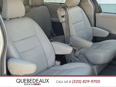 Used 2015 Toyota Sienna XLE w/ XLE Navigation Package FWD image 28