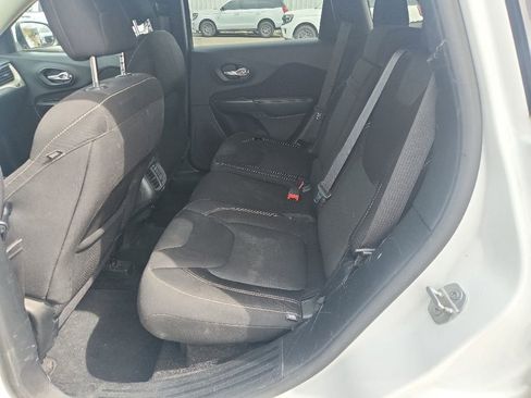 Used 2015 Jeep Cherokee Latitude FWD image 24