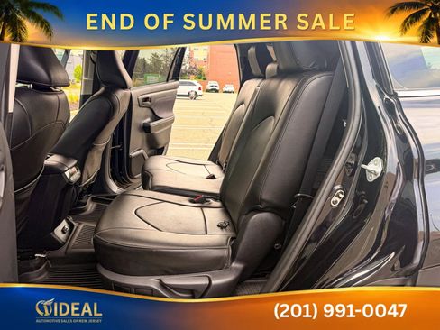 Used 2021 Toyota Highlander LE AWD/4WD image 16
