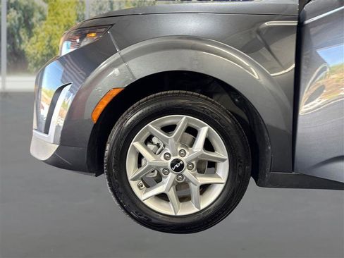 Used 2023 Kia Soul LX w/ Option Group 015 FWD image 18