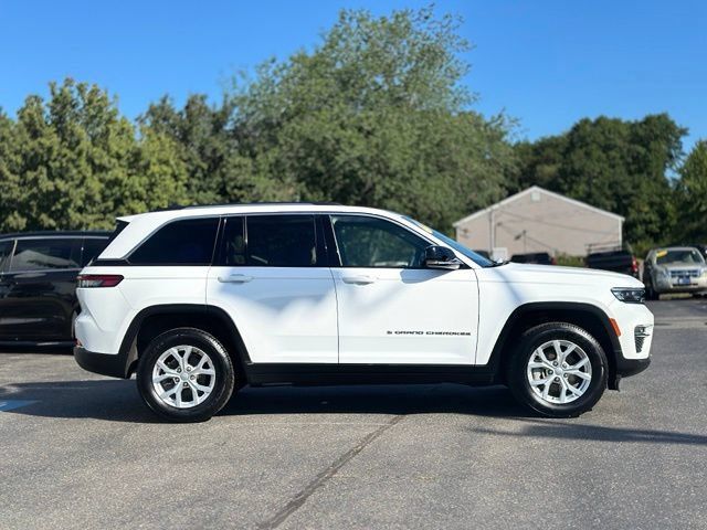 Used 2023 Jeep Grand Cherokee Limited AWD/4WD image 7