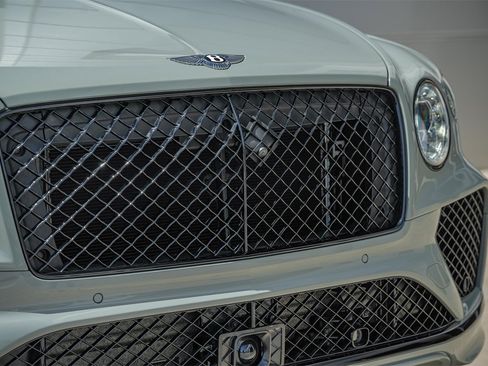 New 2025 Bentley Bentayga Extended Wheelbase image 8