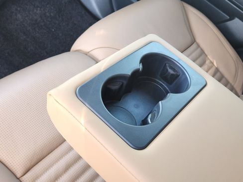 Used 2024 Land Rover Discovery Dynamic SE image 37