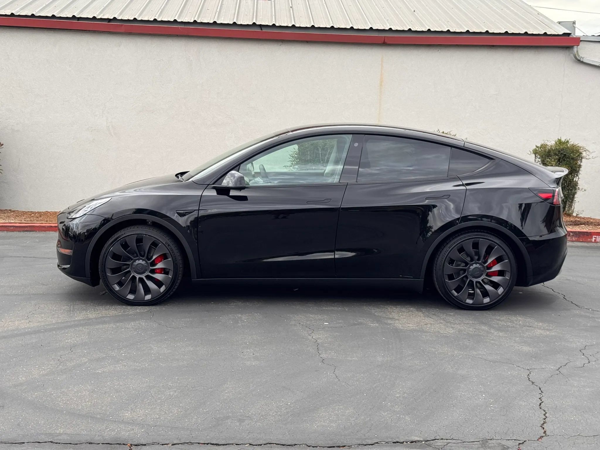 Used 2023 Tesla Model Y Performance AWD/4WD image 3