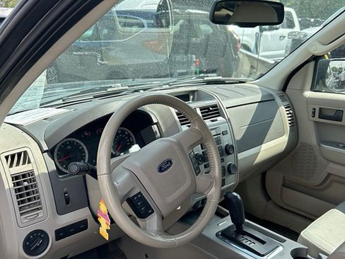 Used 2011 Ford Escape XLT w/ 201A Rapid Spec Order Code FWD image 27