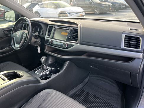 Used 2017 Toyota Highlander Plus image 15