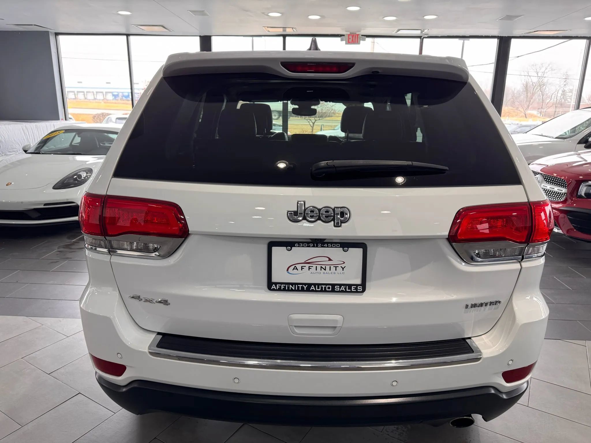 Used 2018 Jeep Grand Cherokee Limited AWD/4WD image 4