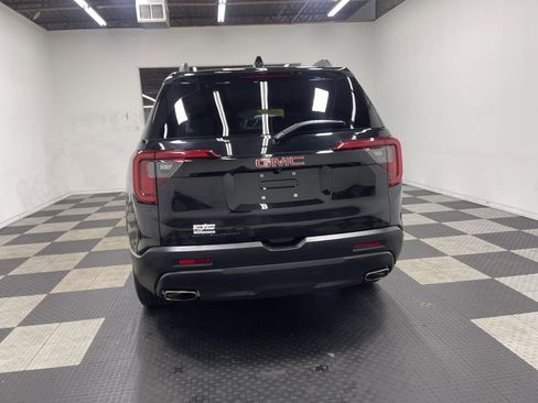 Used 2023 GMC Acadia SLE w/ Driver Convenience Package image 3