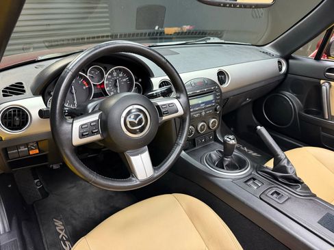 Used 2010 MAZDA MX-5 Miata Grand Touring w/ Premium Pkg image 33