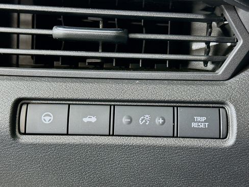 Used 2023 Nissan Altima 2.5 SV w/ SV Premium Package FWD image 17