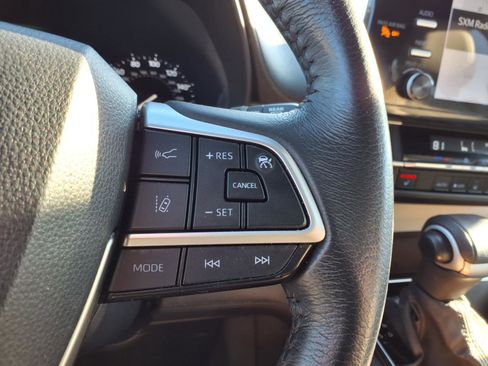 Used 2024 Toyota Sienna XLE image 16