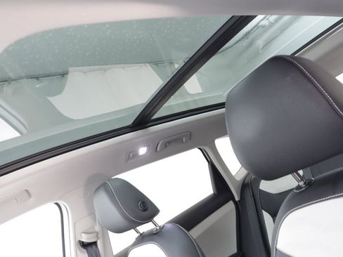 Used 2025 Volkswagen Taos SEL image 14