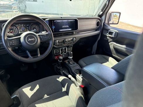 Used 2024 Jeep Wrangler Unlimited Rubicon AWD/4WD image 22