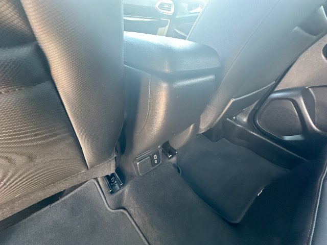 Used 2023 Chevrolet TrailBlazer RS w/ Convenience Package AWD/4WD image 31