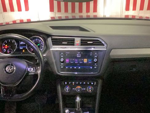 Used 2018 Volkswagen Tiguan SE w/ Panoramic Sunroof Package image 14